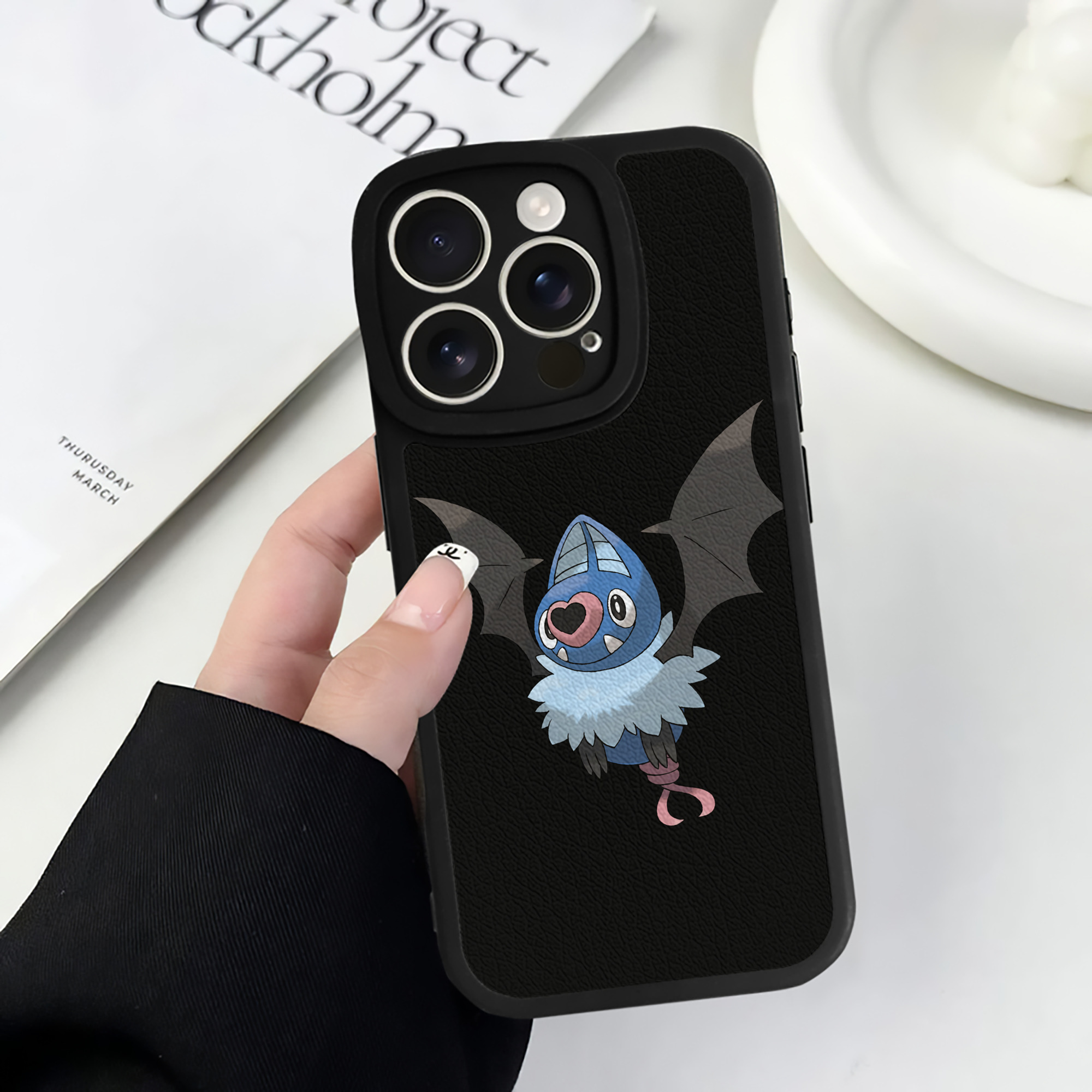 （画像用） ポケットモンスター Pokémon 【iPhone 16シリーズ対応】シリコンスマホケース（レザー調） 材質：シリコン